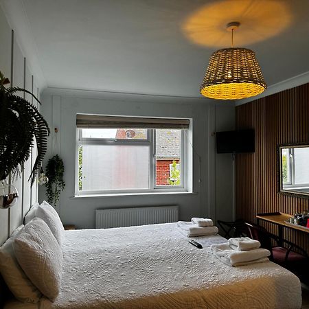 The Townhouse 101 Bed & Breakfast Sandown Bagian luar foto
