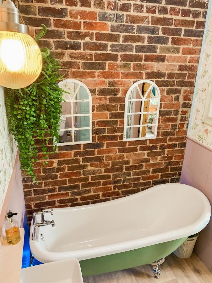 The Townhouse 101 Bed & Breakfast Sandown Bagian luar foto