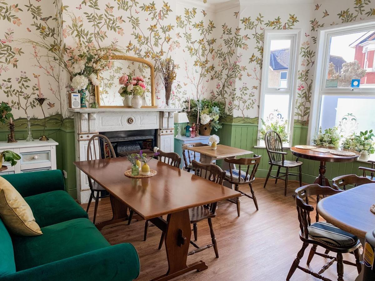 The Townhouse 101 Bed & Breakfast Sandown Bagian luar foto